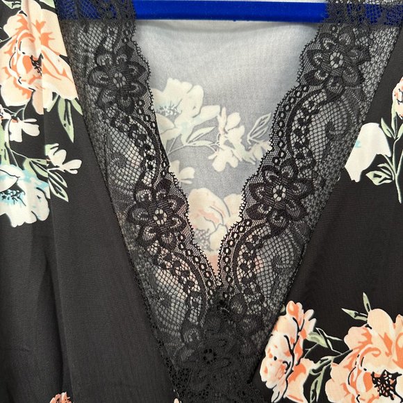 New W/O Tags -Plus Floral Print Lace Trim Belted Top - Picture 5 of 8